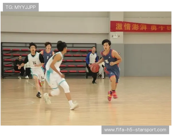 中学生篮球总决赛：绝杀球引爆全场